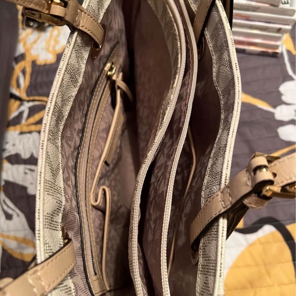 Tote - Picture 2 of 3